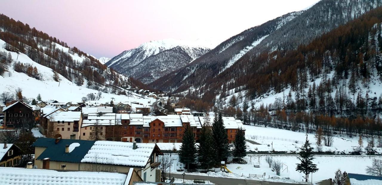 Le Studio Du Queyras Avec Vue Sur La Montagne Abries Exterior photo